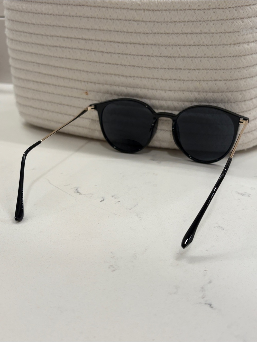 Round Vintage-Inspired Sunglasses - Black - Picture 5 of 5